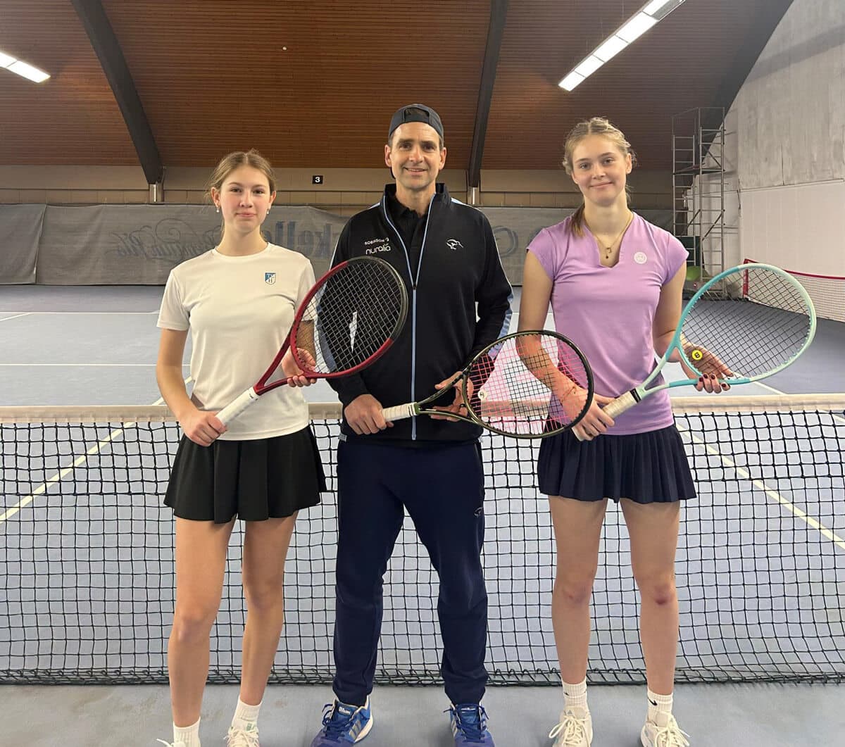 Nachwuchsspielerinnen trainieren mit Ex-Profi Nicolas Kiefer